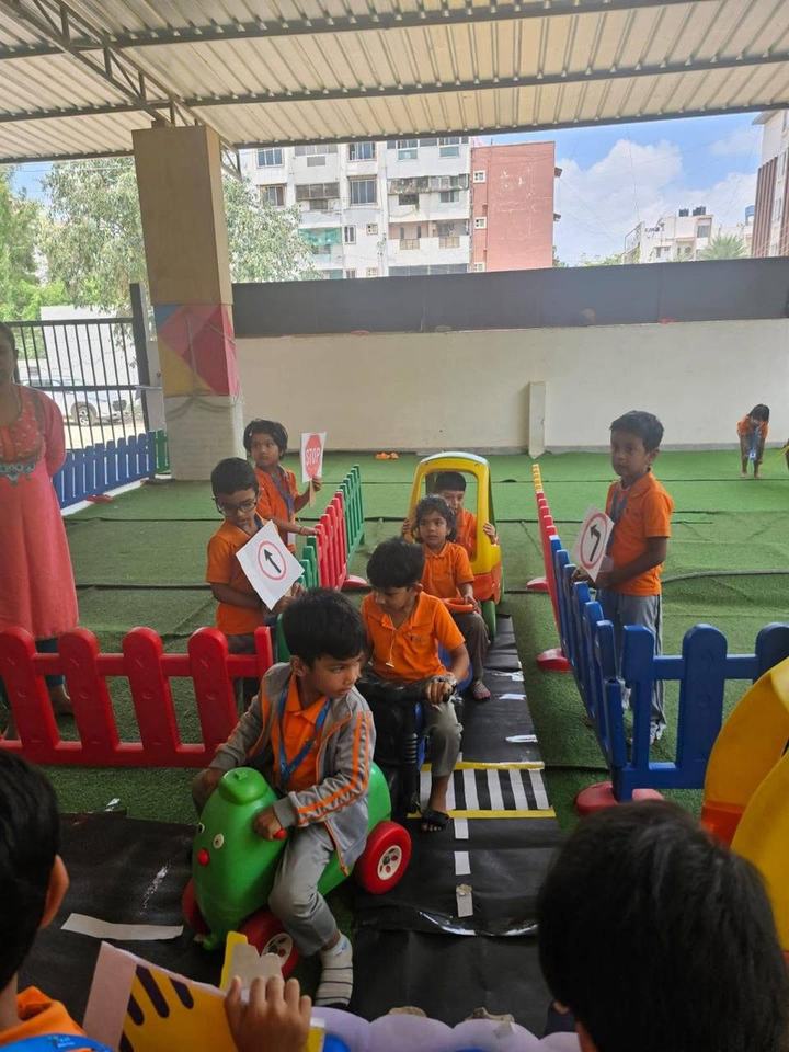 Traffic role play on the play area
